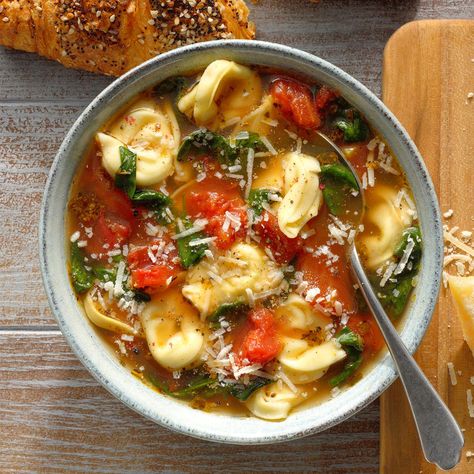 Rustic Italian Tortellini Soup Recipe, Salad Appetizer Cups, Spinach Tortellini Soup, Spinach Tortellini, Spinach Soup, Cheese Tortellini, Tortellini Soup, Winter Soups, Appetizer Salads