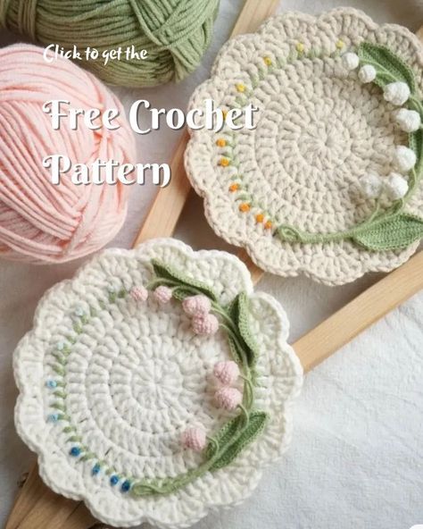 Free Coaster Patterns Crochet, Flower Crochet Coaster Free Pattern, East Crochet Projects, Cute Coasters Crochet, Crochet Patterns Coasters, Coasters Crochet Pattern Free, Flower Coaster Crochet Pattern Free, Flower Crochet Ideas, Flower Coasters Crochet