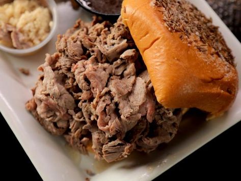 Beef On Weck Recipe Crock Pot, Beef On Wick, Beef On Weck Recipe, Roast Beef Au Jus, Beef Au Jus, Sliced Roast Beef, Food Net, How To Cook Beef, Crockpot Beef