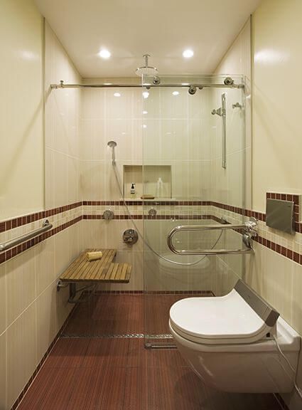 A spa bathroom designed for handicapped accessible doesn't have to look hospital like. Universal Design Bathroom, Spa Bathroom Design, Accessible Bathroom Design, Disabled Bathroom, Bathroom Construction, Ada Bathroom, Accessible Bathroom, Apartment Bathroom, Bathroom Spa