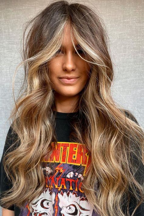 This sunkissed bronde hair is such a gem! It looks natural and even more flattering if styled with beachy waves Photo credit Instagram @bel_pipsqueekinsaigon Bronde Hair, Hair Color And Cut, Hair Inspiration Color, Hair Inspo Color, Blonde Balayage, Brunette Hair, Great Hair, Blonde Hair Color, Hair Skin