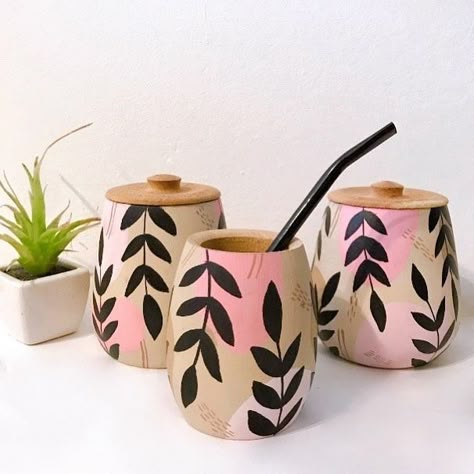 Diy Stationery Storage, Mate Idea, Diy Pottery Painting, Flower Pot Art, Painted Pots Diy, Painted Clay Pots, Painted Terra Cotta Pots, Vase Crafts, Painted Flower Pots