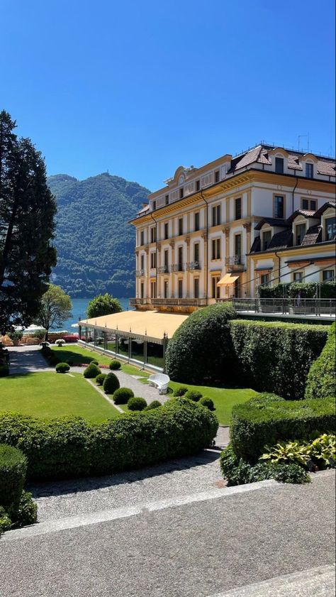 Italy Life, Classic Mansion, Life In Italy, Architecture Lifestyle, Italian Architecture, Italy Aesthetic, Dream Lifestyle, Beautiful Places To Travel, Lake Como