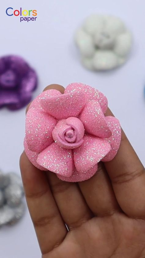 Form Sheet Flowers, Paper Flower Origami, Color Paper Crafts, Sheet Flowers, Foam Sheet Crafts, Diy Craft Ideas, Yarn Flowers, Diy Glitter, Flower Diy