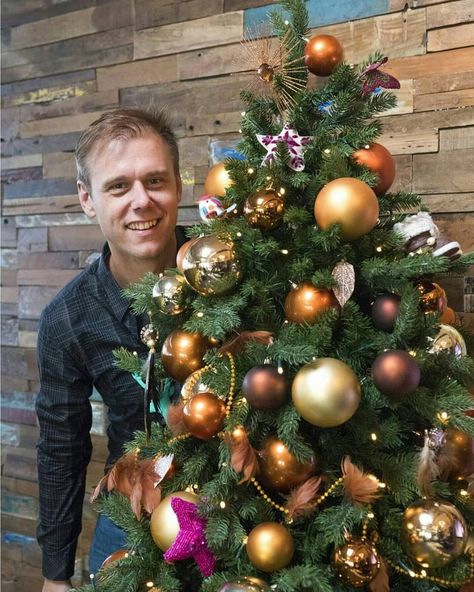 210 Me gusta, 7 comentarios - ArminVanBuurenFanUkraine (@arminvanbuurenfanukr) en Instagram: "Today my country celebrates St. Nicholas Day!✨💫 He gives presents to all obedient children today🎁🎉…" A State Of Trance, Best Dj, Armin Van Buuren, Chainsmokers, Merry Christmas To All, Avicii, Beauty Fashion, Birthday Wishes, Dj