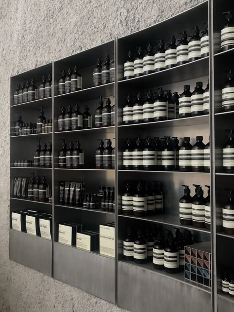 Dark Scandinavian Interior, Salon Shelves, Skincare Store, Lounge Interiors, Retail Store Display, Retail Interior Design, Store Design Boutique, Retail Shelving, Lounge Bar