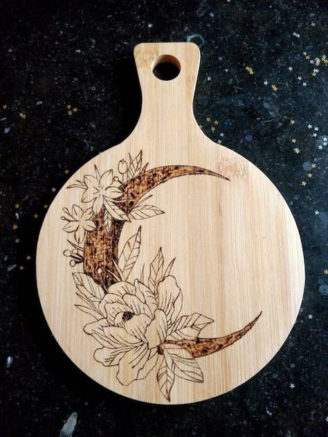 Wood Burned Tray, Witchy Wood Burning, Moon Wood Burning, Wood Burning Designs Pyrography Patterns, Wood Burning Patterns Free, Wood Burning Art Patterns, Wood Burning Flowers, Woodburning Design, Simple Wood Burning Patterns