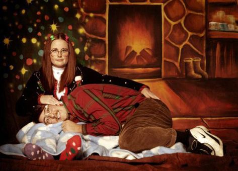 Creepy Family Christmas Pictures: 26 Funny Pics Funny Family Christmas Pictures, Awkward Family Christmas, Funny Christmas Photo Cards, Funny Christmas Photos, Funny Family Photos, Christmas Humor Ecards, Christmas Ecards, Family Christmas Card Photos, Awkward Photos