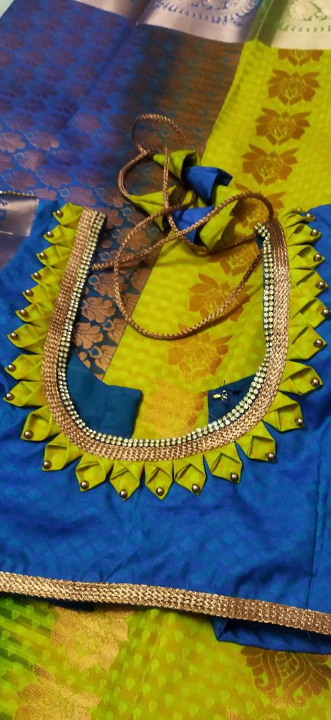 Silk Blouse Neck Pattern, Patch Work Back Neck Designs, Pacha Work Blouse Back Neck Designs, Blouse Models For Pattu Sarees Back Neck, Blouse Back Neck Designs Patch Work, Artwork Blouse Design, Blouse Patch Work Designs Latest, Blouse Patch Designs, Pattu Saree Blouse Neck Designs