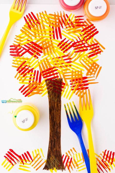 Simple Fork Painted Fall Tree Craft for Preschool Fall Wreaths Preschool Craft, Cute Fall Preschool Crafts, November Toddler Arts And Crafts, Fall Harvest Crafts For Preschoolers, Leaves Art For Preschool, Seasons Craft Preschool, Gross Motor Activities For Preschoolers Fall Theme, Fall Artwork For Preschool, Leaf Art Projects For Kids Preschool Fall Trees