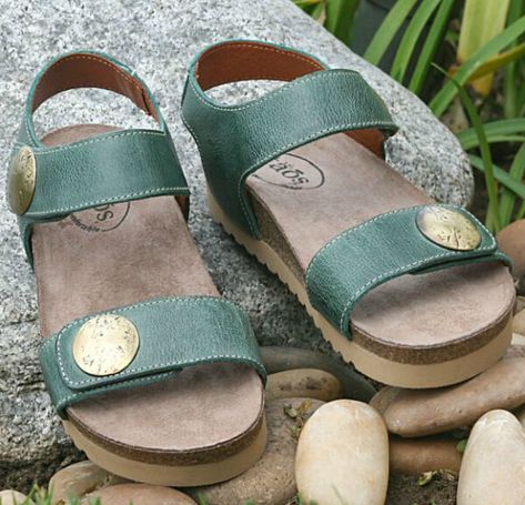 6 Sensational Shoes for Hallux Rigidus [Plus 6 Bonus Picks] - drat it all, the Luckie is long sold out in green. Rocker Sole Shoes, Hallux Rigidus, Blue Plaid Pants, Fitflop Sandals, Stylish Shoes For Women, Comfortable Stylish Shoes, Fitflop Shoes, Wide Width Sandals, Elegant Heels