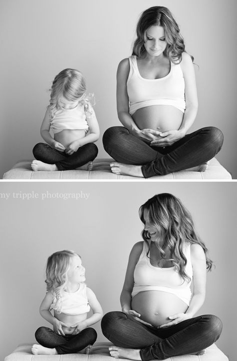 Maternity Photo Shoot Ideas Sibling, Pregnant Sibling Photo, Studio Maternity Photos With Daughter, Belly Paint Maternity Shoot, Maternity Picture Ideas With Siblings, Second Baby Maternity Shoot, Maternity Shoot With Teenage Siblings, Maternity Photo Ideas With Siblings, Maternity Photo Shoot Ideas With Older Siblings