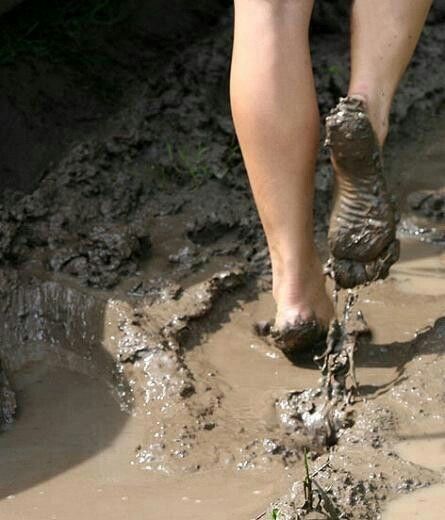 Mud between the toes Everything Country, Walking Barefoot, Girls World, Country Girl, Aang, Avatar The Last Airbender, The Last Airbender, Country Life, Country Living