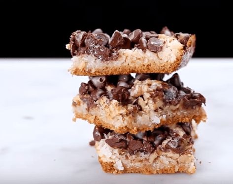 How To Make These Dolly Parton Bars.. Magic cookie Bars - Afternoon Baking With Grandma Magic Cookie Bars Recipe, Dolly Parton Recipes, Baking With Grandma, Dolly Bars, Mint Desserts, Sweet Condensed Milk, Magic Cookie Bars, Cake Recipes Easy Homemade, Dessert Bar Recipe