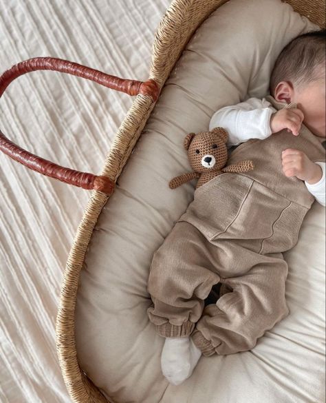 Newborn Baby Boy Photos, Aesthetic Baby Pictures, Moses Basket Photography, Baby Boy Newborn Outfits, Newborn Outfits Boy, Boy Newborn Outfit, Baby Boy Outfits Newborn, Newborn Baby Boy Outfits, Newborn Boy Outfits