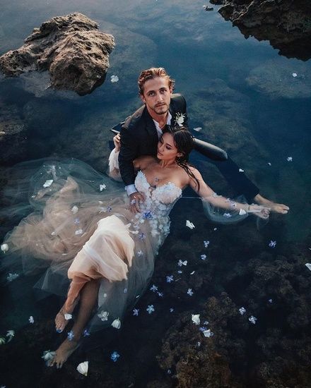 Hawaii Luxury, Hollywood Glam Wedding, Sea Wedding, Monday Inspiration, Water Wedding, Hawaii Elopement, Hawaii Photographer, Wedding Couple Poses Photography, Save The Date Photos