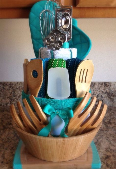 kitchen gift basket Holiday Mason Jar, Towel Cake, Towel Cakes, Homemade Mothers Day Gifts, Themed Gift Baskets, Mason Jar Gifts, Happy Gifts, Cadeau Diy, Cool Ideas