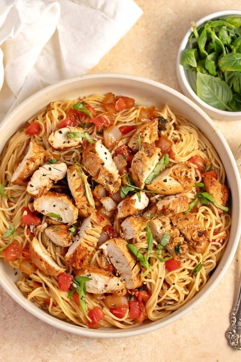 Casserole Dinners, Bruschetta Pasta, Bruschetta Chicken Pasta, Chicken Casserole Dinners, Chicken Tomatoes, Easy Bruschetta, Bruschetta Chicken, Gluten Free Noodles, Italian Salad Dressing