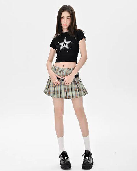 ✨ new pleated skirts ✨ Green Checkered Skirt Outfit, Checkered Mini Skirt Outfit, Checkered Skirt Outfit, For School Outfits, Yellow Preppy, E Girl Clothes, Green Preppy, Plaid Pleated Mini Skirt, Egirl Outfits