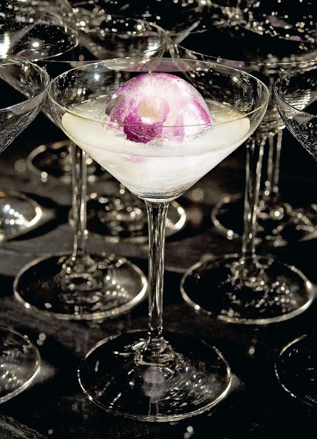 Weekender: Cafe Boulud's White Cosmopolitan | Palm Beach Lately White Cosmopolitan Recipe, White Cosmopolitan, Cranberry Juice And Vodka, New Years Eve Drinks, White Cosmo, White Cranberry Juice, Oscar Night, Party Cocktails, Ice Ball