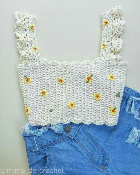 Modern Haken, Crochet Outfits, Crochet Top Outfit, Crochet Crop Top Pattern, Crochet Tops Free Patterns, Kawaii Crochet, Haken Baby, Crochet Fashion Patterns, Crochet Halter Tops