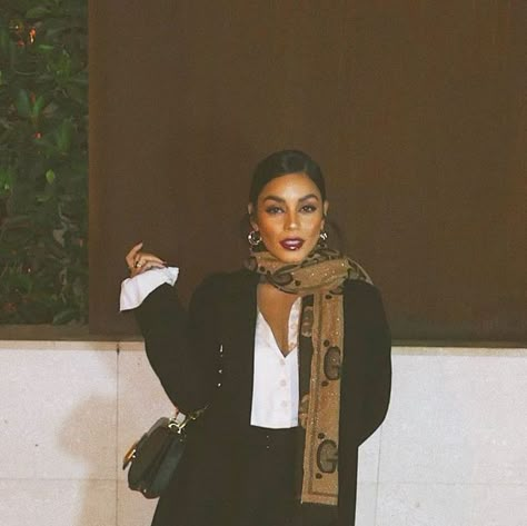 🔮Vanessa Hudgens🔮 on Instagram: "I love the holidays 🥰🎄" Vanessa Hudgens Winter Outfits, Vanessa Hudgens Style 2024, Vanessa Hudgens Home, Vanessa Hudgens Aesthetic, Vanessa Hudgens 2024, Vanessa Hudgens Makeup, Boho Vanessa Hudgens, Vanessa Hudgens Hair, Vanessa Hudgens Outfits