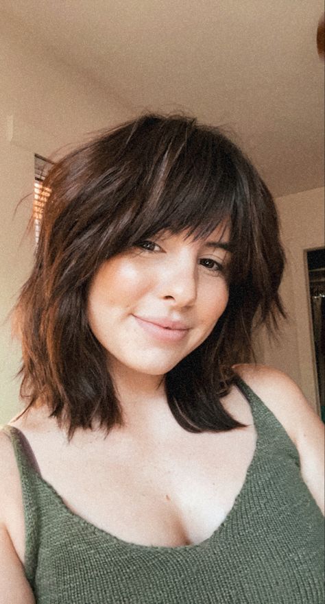 Shaggy Bob For Fine Hair Shoulder Length, Medium Bob Hairstyles For Thick Hair Side Bangs Long Layered, Trendy Short Hair Styles With Bangs, Lob Haircut Plus Size Round Faces, Short Layered Haircuts 2023, Lob With Short Curtain Bangs, Short Shag Haircuts Round Faces, Haircut Ideas For Plus Size Women, Soft Shag Haircut Short With Bangs