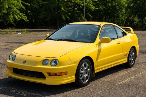 2000 Acura Integra Type R Sells For $112k As The World Goes Crazy. Was it painted in gold or something? 2000 Acura Integra, Acura Integra Type R, Sl65 Amg, Integra Type R, Lot 29, Japanese Sports Cars, Microcar, Acura Integra, Car Magazine