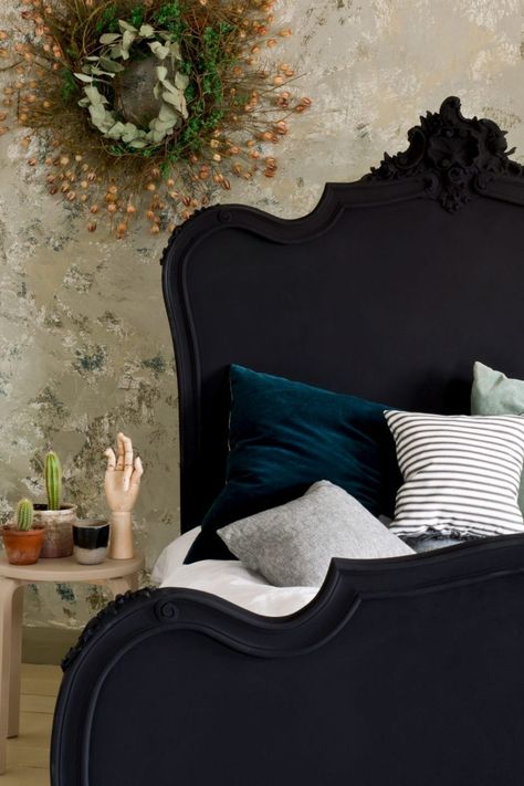 Athenian Black Baroque Bed by Annie Sloan | Annie Sloan Chalk Paint Bed, Baroque Bed, Chalk Paint Wax, Painted Beds, Rough Luxe, Black Chalk Paint, Decor Market, Chalk Paint Colors, Dark Wax