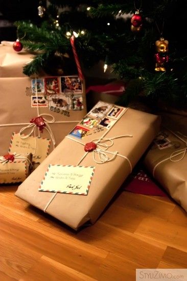 christmas wrapping Airmail Envelopes, Wrapped Gifts, Unique Gift Wrapping, Brown Paper Packages, Present Wrapping, Merry Little Christmas, Simple Gifts, Brown Paper, Christmas Gift Wrapping