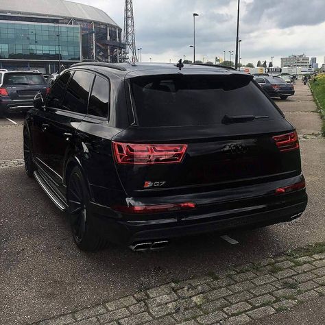 AUDIPAGE ON IG 13K + shared a photo on Instagram: “Bull in all black 🐃 #sq7 • More Audi @audiuniverse 📸 @royalgears _________________ #car #gtr…” • See 396 photos and videos on their profile. Audi Q7 Black, Car Gtr, Audi Sq7, Luxury Car Garage, Luxury Lifestyle Aesthetic, Luxury Car Interior, Latest Car, Audi Sport, Beauty Wallpaper