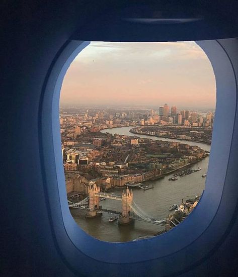 Plane Window View Aesthetic, Plane Window View, Plane Window, Aesthetic London, Airport Aesthetic, Travel Picture Ideas, London View, Instagram London, Airplane Window