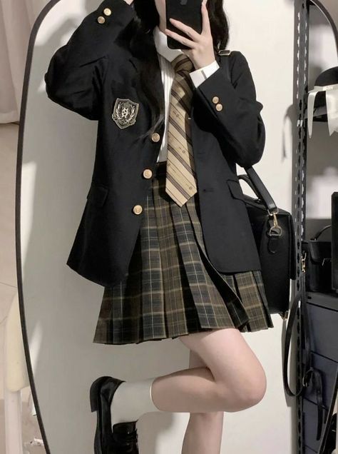 Outfits For School Korean, Be Popular At School, Korean Uniform School, Woman In Suit, School Uniform Outfits, School Uniform Fashion, Outfits For School, Outfit Korean, Cute Outfits For School