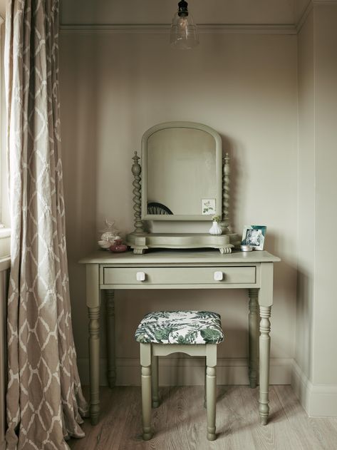 Drop Cloth Walls Painted Dressing Table, Rose Interior, Home Studios, Bright Kitchen, Vegetable Bed, Cosy Living Room, Bright Kitchens, Boot Room, Kitchen Diner