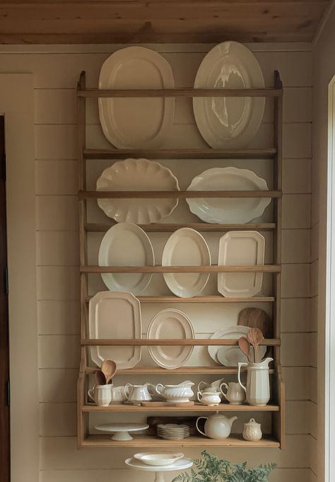 Open Plate Storage, Wooden Plate Display Rack, Large Plate Rack, Plate Rail Wall, Wall China Display, Plate Rack Plans, Kitchen Plate Racks Open Shelving, Corner Plate Rack, Dish Wall Rack