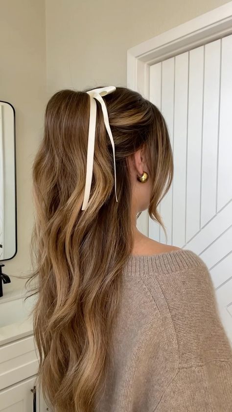 breanna cohoon | ITS TIMMMEEEE ✨ for all the holiday hairstyles!! get your ribbon were tying bows in every hairstyle 🌲⛄️❣️ . . . #hairtutorial #hairstyle... | Instagram Tying Bows, Half Up Hairstyle, Perfect Bun, Hair Idea, Ribbon Hairstyle, Christmas Hairstyles, Holiday Hairstyles, Christmas Hair, Half Up Half Down Hair