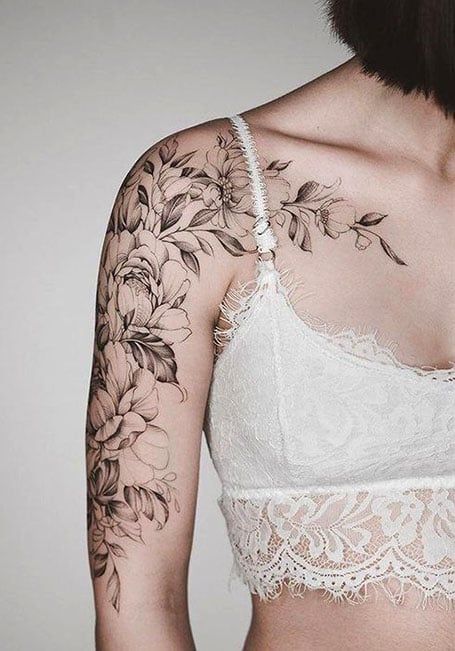 80 Coolest Sleeve Tattoos for Women in 2023 - The Trend Spotter Sandra Cisneros, Cool Shoulder Tattoos, Feminine Tattoo Sleeves, Tato Henna, Mens Shoulder Tattoo, Cat Tattoos, Inspiration Tattoos, Floral Tattoo Sleeve, Tattoos For Black Skin