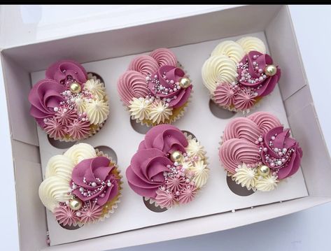 30th Birthday Cupcake Ideas For Women, Mother’s Day Cupcakes, Beautiful Cupcakes Birthday, Cupcake Icing Designs, 30th Birthday Cupcakes, Cupcake Arrangements, Wedding Cupcake Display, Christmas Cupcakes Decoration, Elegant Cupcakes