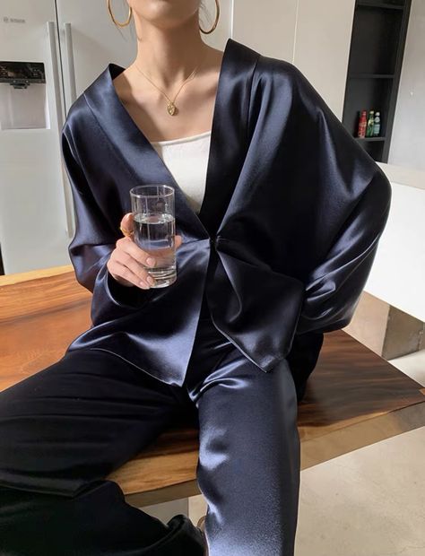 Elegant Sleepwear, Slow Clothing, Outfits New Year, Elegant Outfit Classy, Pajama Fashion, Sleepwear Fashion, Silk Suit, Classy Casual Outfits, Classy Casual