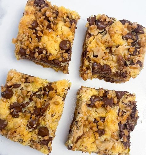 Cake Mix Toffee Bars - Cake Mix Toffee Bars Condensed Milk, Cake Mix Toffee Bars, Toffee Bar, Toffee Bars, Butter Toffee, Vegetarian Cake, Toffee Bits, Mix Recipes, Cake Mix Recipes