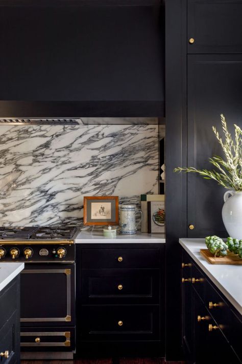 Kitchen Hood Design, Moody Kitchen, Warm Kitchen, Black Kitchen Cabinets, Dark Kitchen, White Marble Countertops, Kitchen And Bath Design, Homes Decor, Paid Off