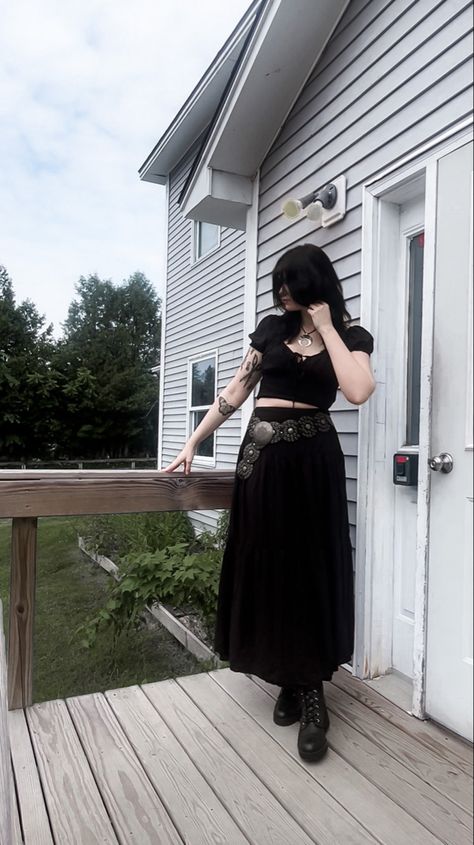 Lite Goth Outfits, Southern Gothic Outfits, Gothic Outfits Casual, Hallway Style, Simple Goth Outfit, Goth Outfits Casual, Gothic Fits, Gothic Lifestyle, Goth Fits