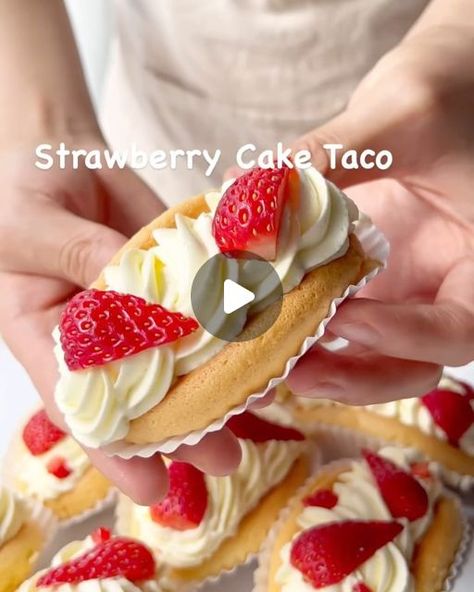 Cake Taco Ideas, Cake Tacos Recipe, Desserts For Teachers, Taco Cake Ideas, Taco Cakes, Cake Tacos, Dolci Finger Food, Taco Cake, Recipe Baking