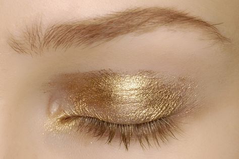 Gold Eyeliner, Jaime Lannister, Cersei Lannister, Gold Eyeshadow, Gold Aesthetic, Kesha, Makeup Art, Makeup Inspo, Maquillaje De Ojos