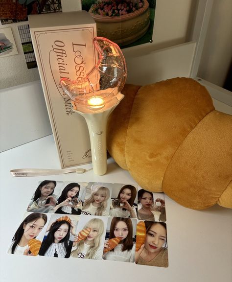 LOOSSEMBLE Lightstick (credit to honneybunnches) Loona Lightstick, Kpop Lightstick, Silly Girls, Best Kpop, Olivia Hye, Kpop Aesthetic, These Girls, Cotton Candy, Girls Night