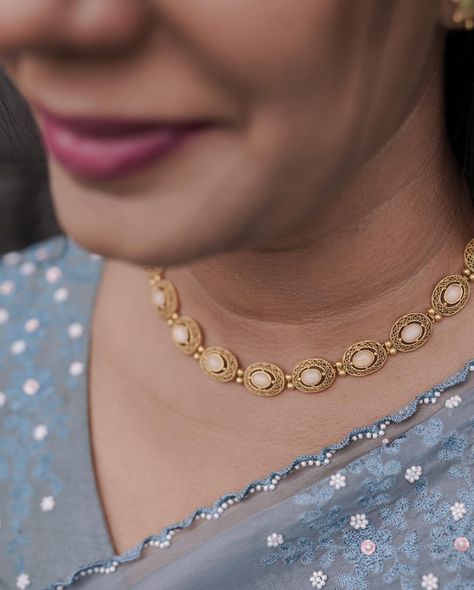 Malabar Gold Jewellery Necklaces Simple, Malabar Gold Jewellery Necklaces, Malabar Gold Jewellery, Pendal Set, Gold Blouse Designs, Jewelry Necklace Simple, Necklaces Simple, Simple Jewellery, Neck Pieces Jewelry