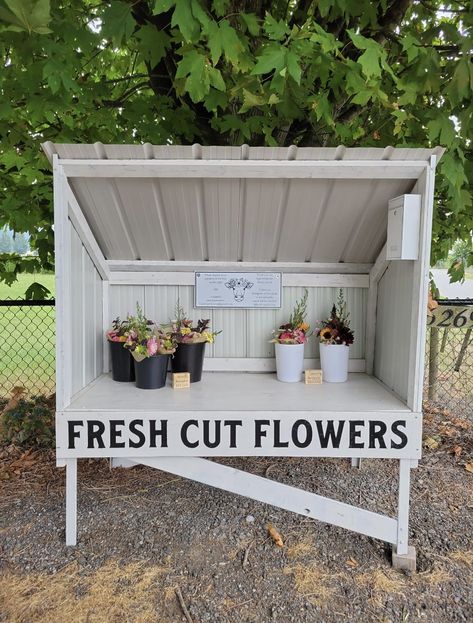 Small Roadside Farm Stand, Small Farm Stand Diy, Crochet Decor Ideas, Bread Sculpture, Flower Trailer, Farm Market Ideas, Roadside Stand, Farmers Market Stand, Make Your Home Cozy