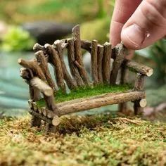 Dollhouse Decorating Ideas, Kids Fairy Garden, Tre Kunst, Fairy Garden Pots, Dollhouse Decorating, Fairy Tree Houses, Fairy House Crafts, Fairy Garden Furniture, Desain Pantry