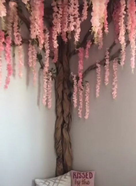 Wisteria Tree Aesthetic, Decoraciones Aesthetic, Tree Bedroom, Room Grunge, Cute Easy Paintings, Wisteria Tree, Easy Diy Room Decor, Cute Diy Room Decor, Craft Craft