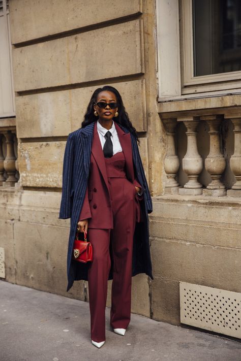 Business Slacks Outfit, All Burgundy Outfit Women, Burgundy Suit Women Outfit, Red Suit Outfit, Uni Fashion, Women In Suits, Corporate Outfits, Paris Fashion Week Street Style, Red Suit